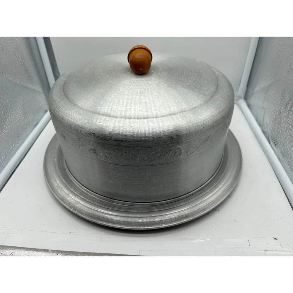 Vintage West Bend Aluminum Cake Carrier Dome Wooden Acorn Knob Leaf MCM 1950